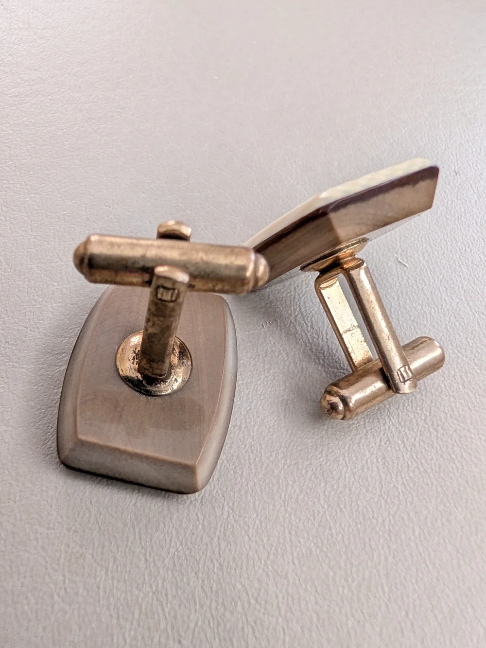 Vintage 1960s Mid-century Brown & Cream Cameo Cufflinks - Classic Pier Scene